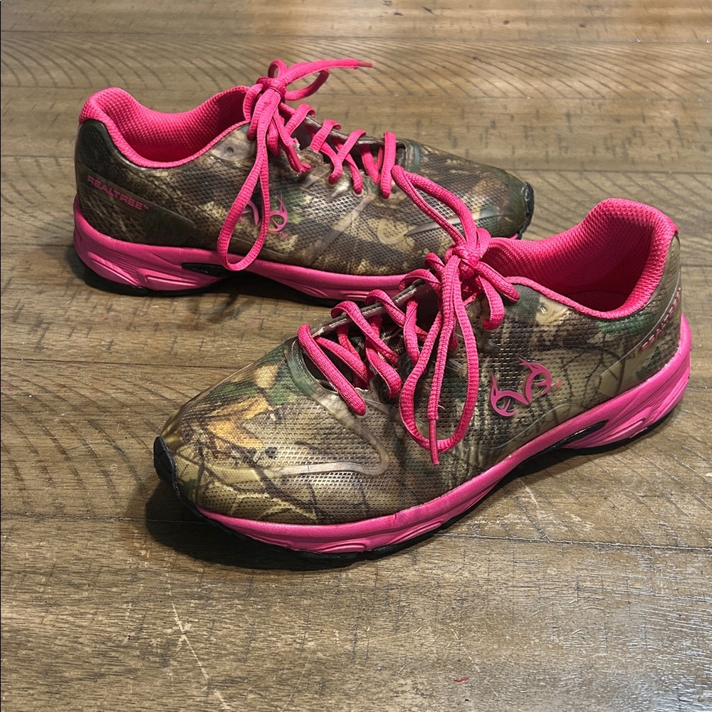 Realtree camo sneakers size 5.5 youth